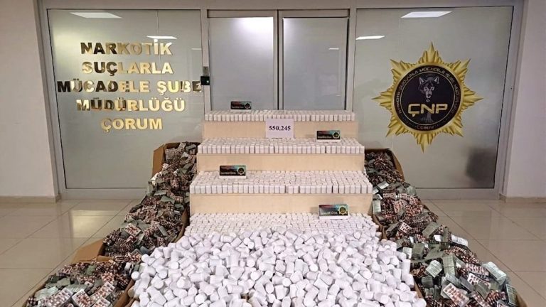 Çorum’da zehir tacirlerine  darbe: 550 bin hap ele geçirildi
