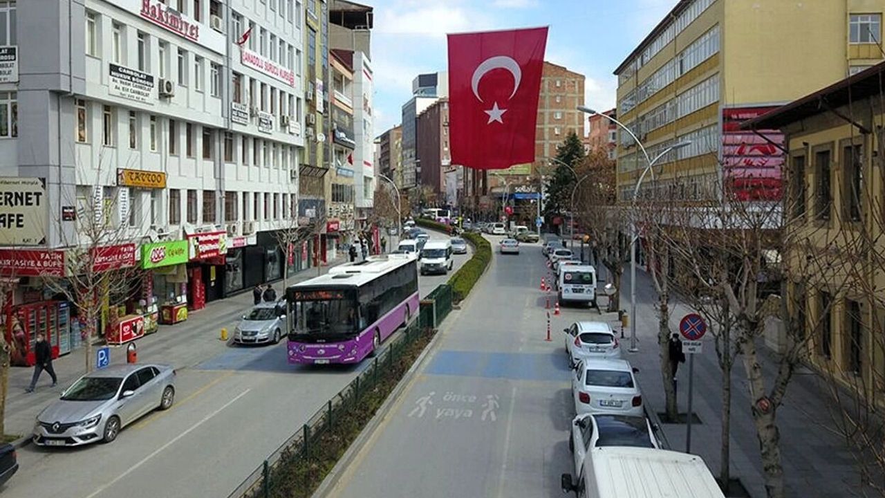 Saat Kulesi – Bedesten arasında  yollarda park yasağı uygulanacak